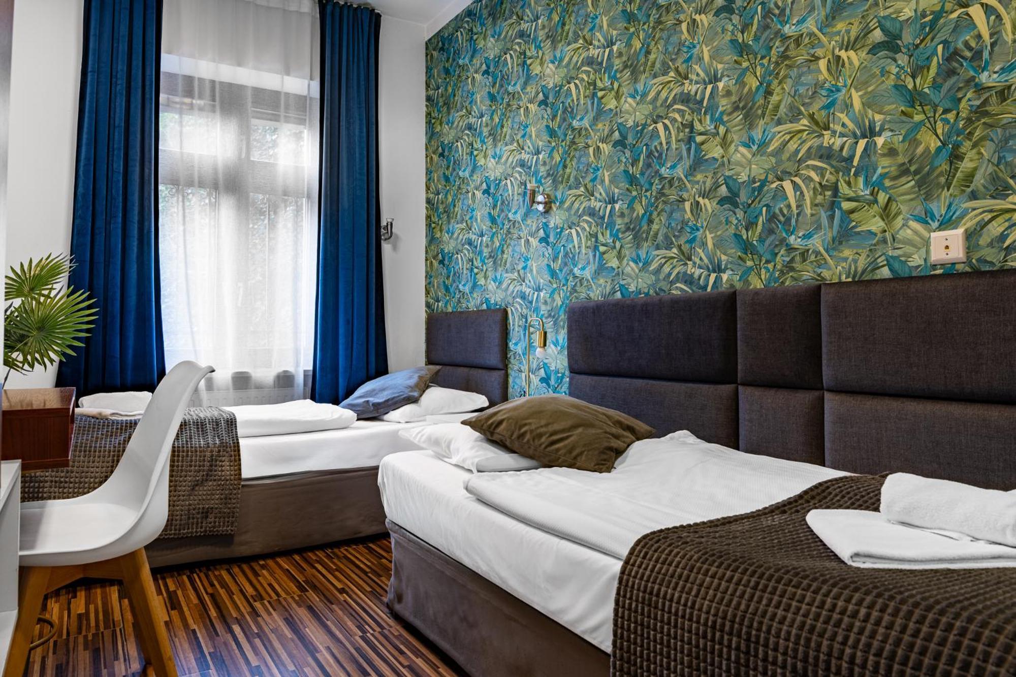 Great Polonia Dwarf Wroclaw Bed and Breakfast Buitenkant foto