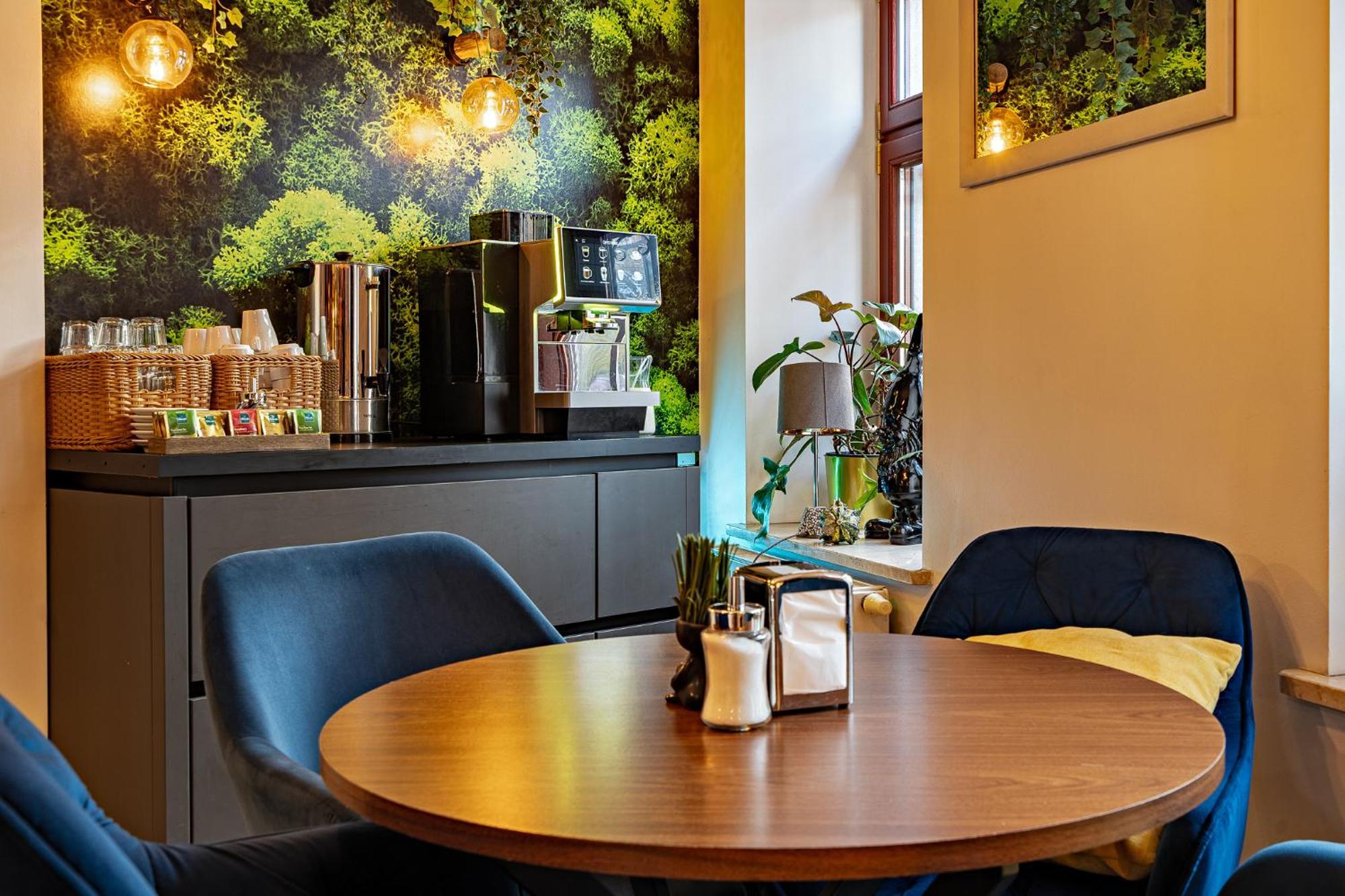 Great Polonia Dwarf Wroclaw Bed and Breakfast Buitenkant foto