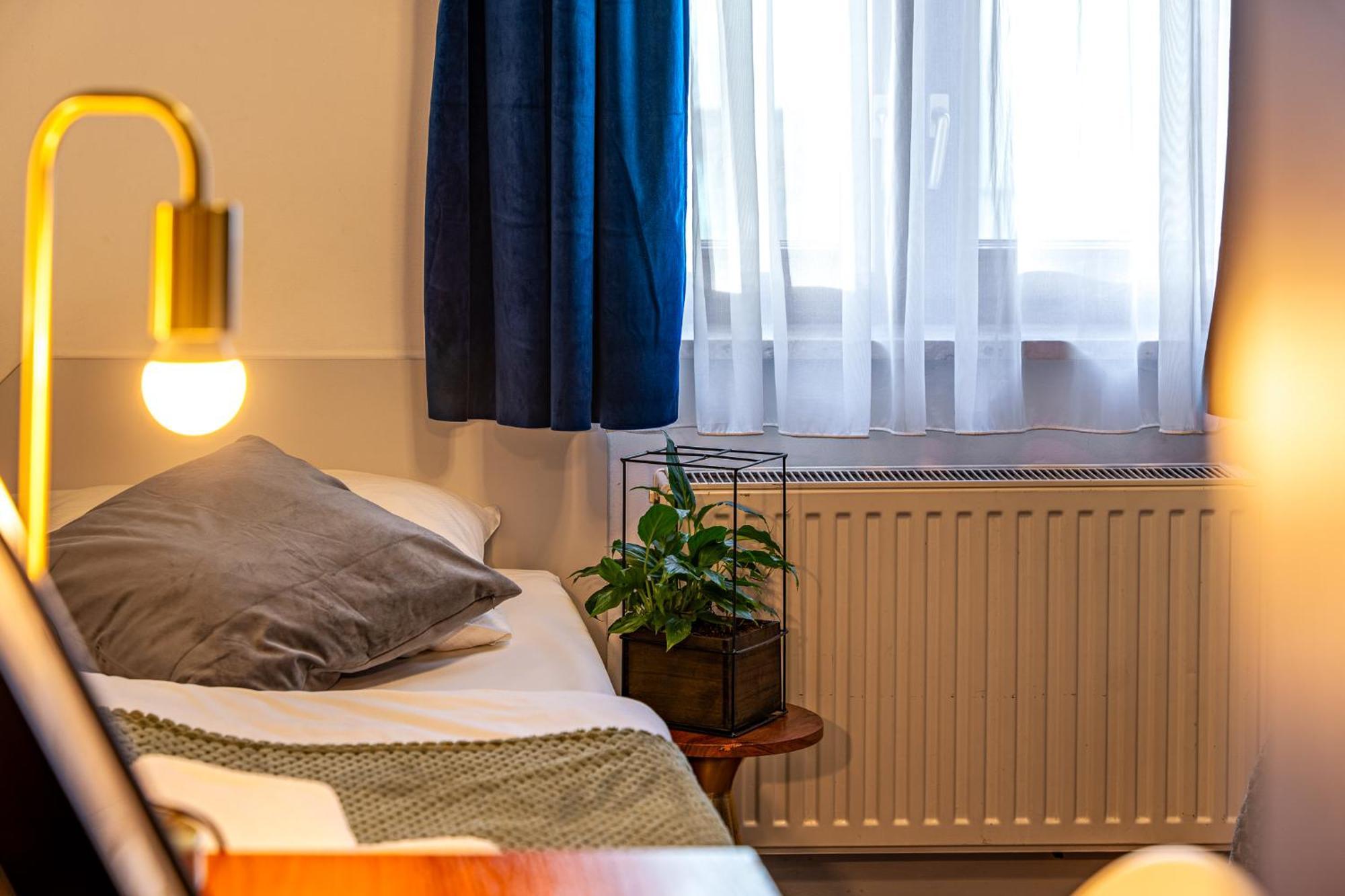 Great Polonia Dwarf Wroclaw Bed and Breakfast Buitenkant foto