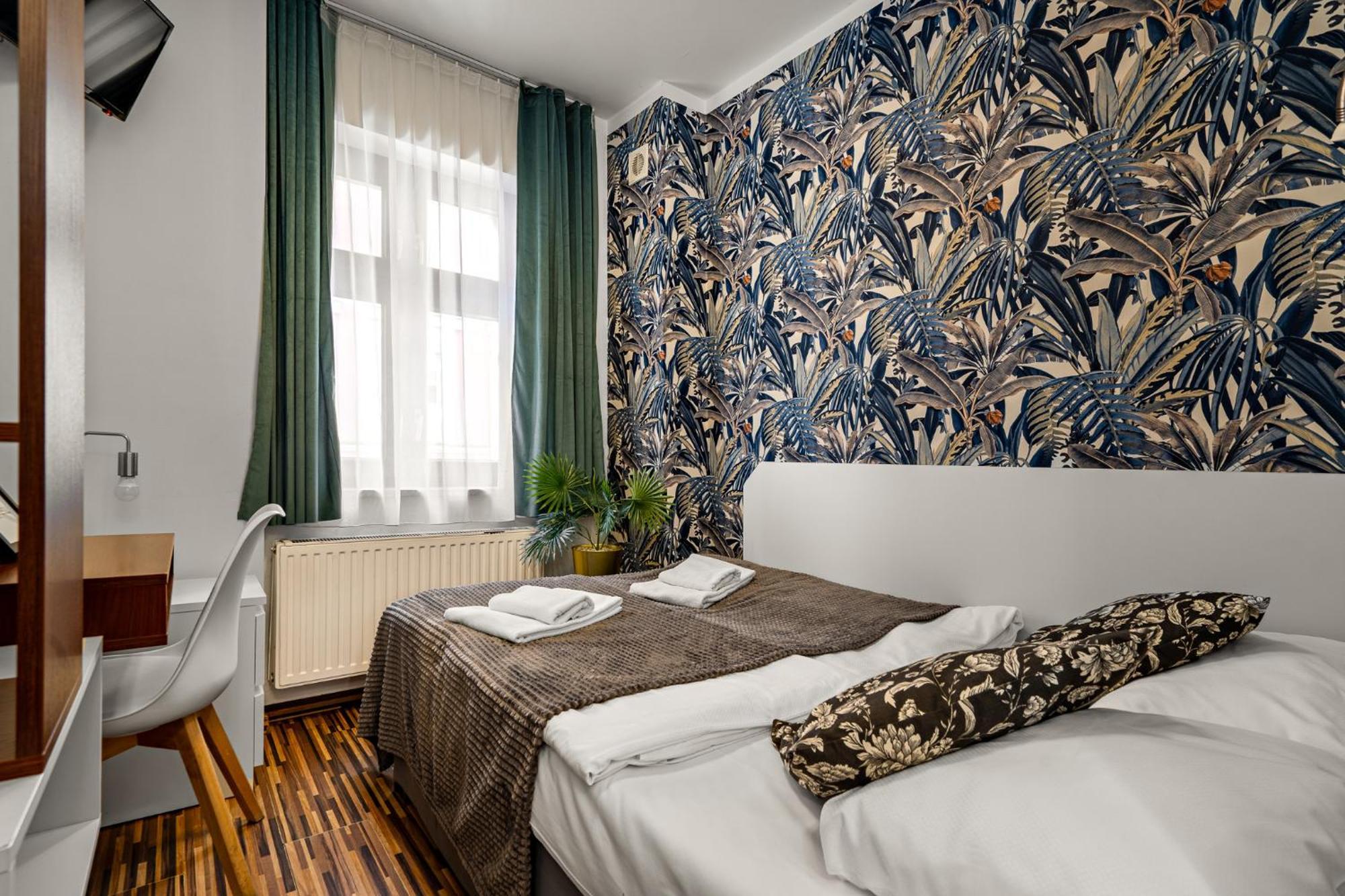 Great Polonia Dwarf Wroclaw Bed and Breakfast Buitenkant foto