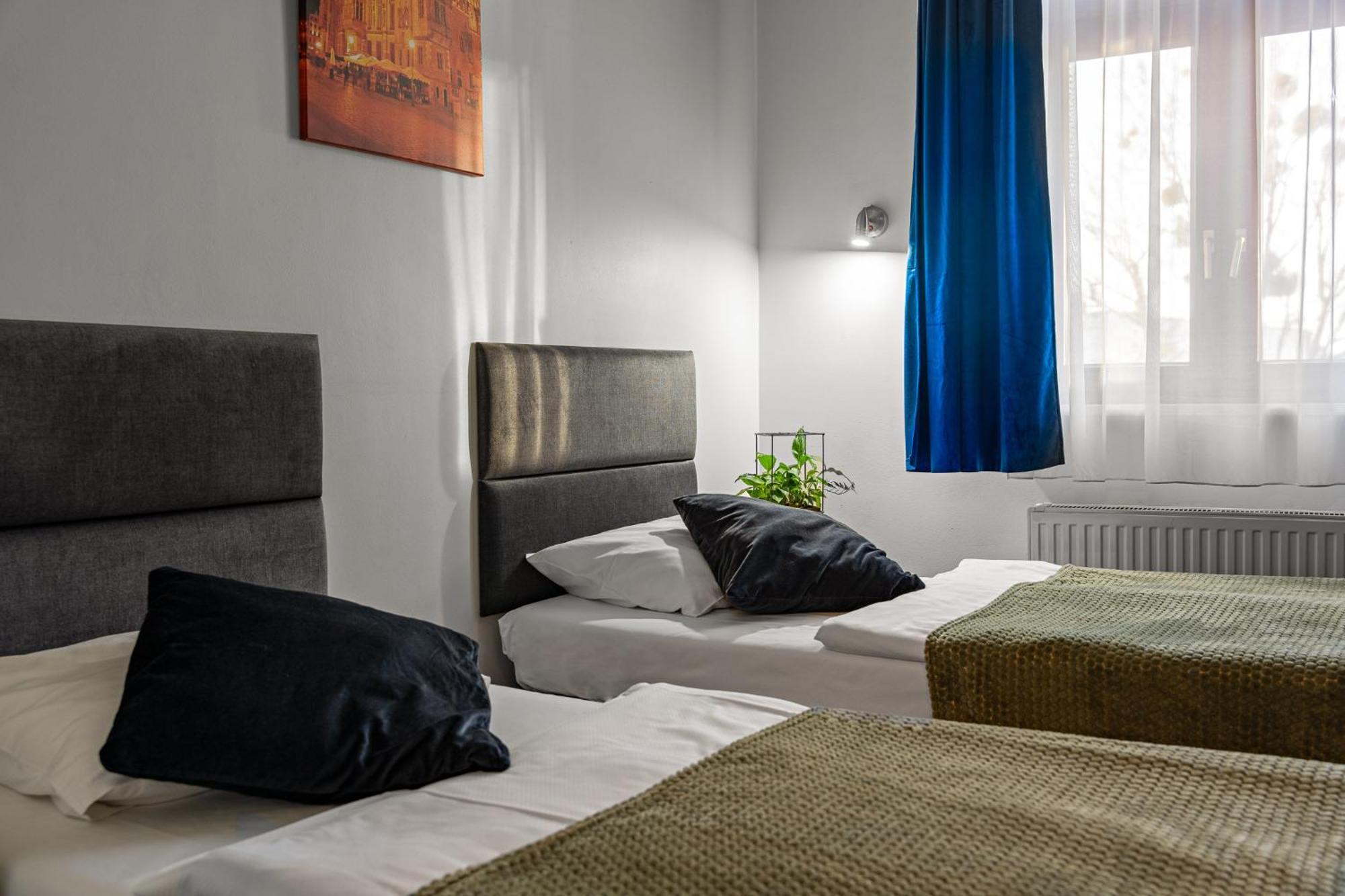 Great Polonia Dwarf Wroclaw Bed and Breakfast Buitenkant foto