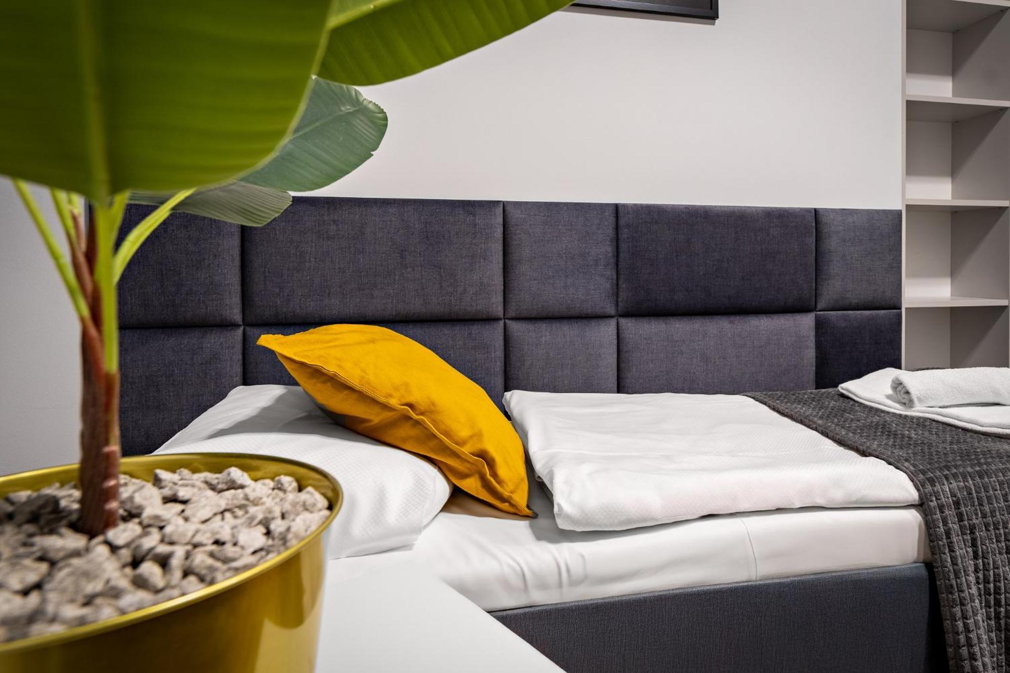 Great Polonia Dwarf Wroclaw Bed and Breakfast Buitenkant foto