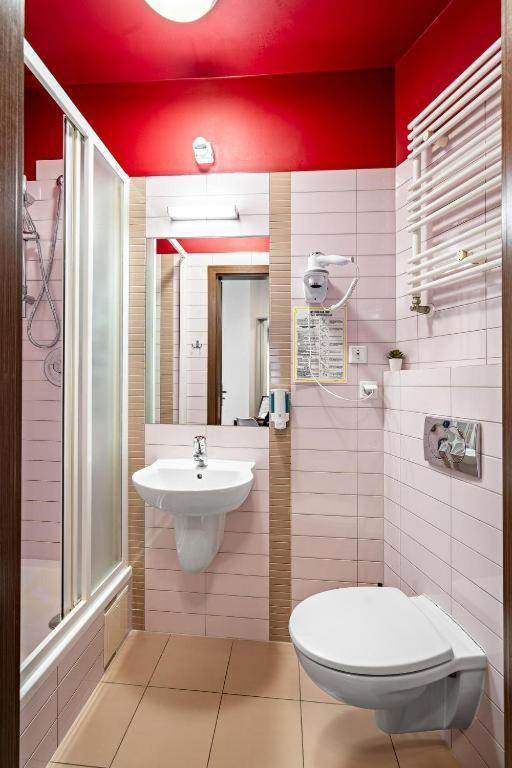 Great Polonia Dwarf Wroclaw Bed and Breakfast Buitenkant foto