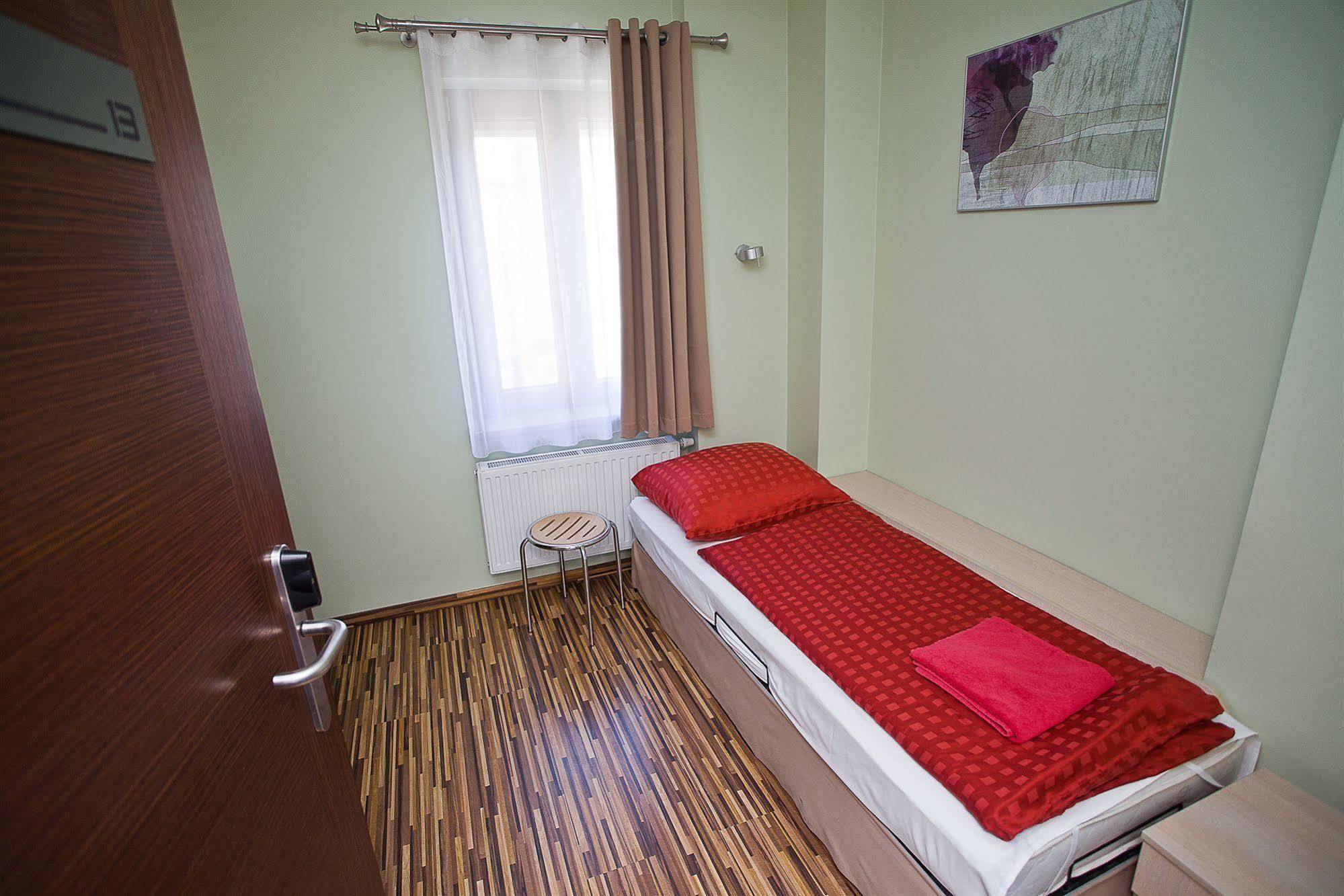 Great Polonia Dwarf Wroclaw Bed and Breakfast Buitenkant foto