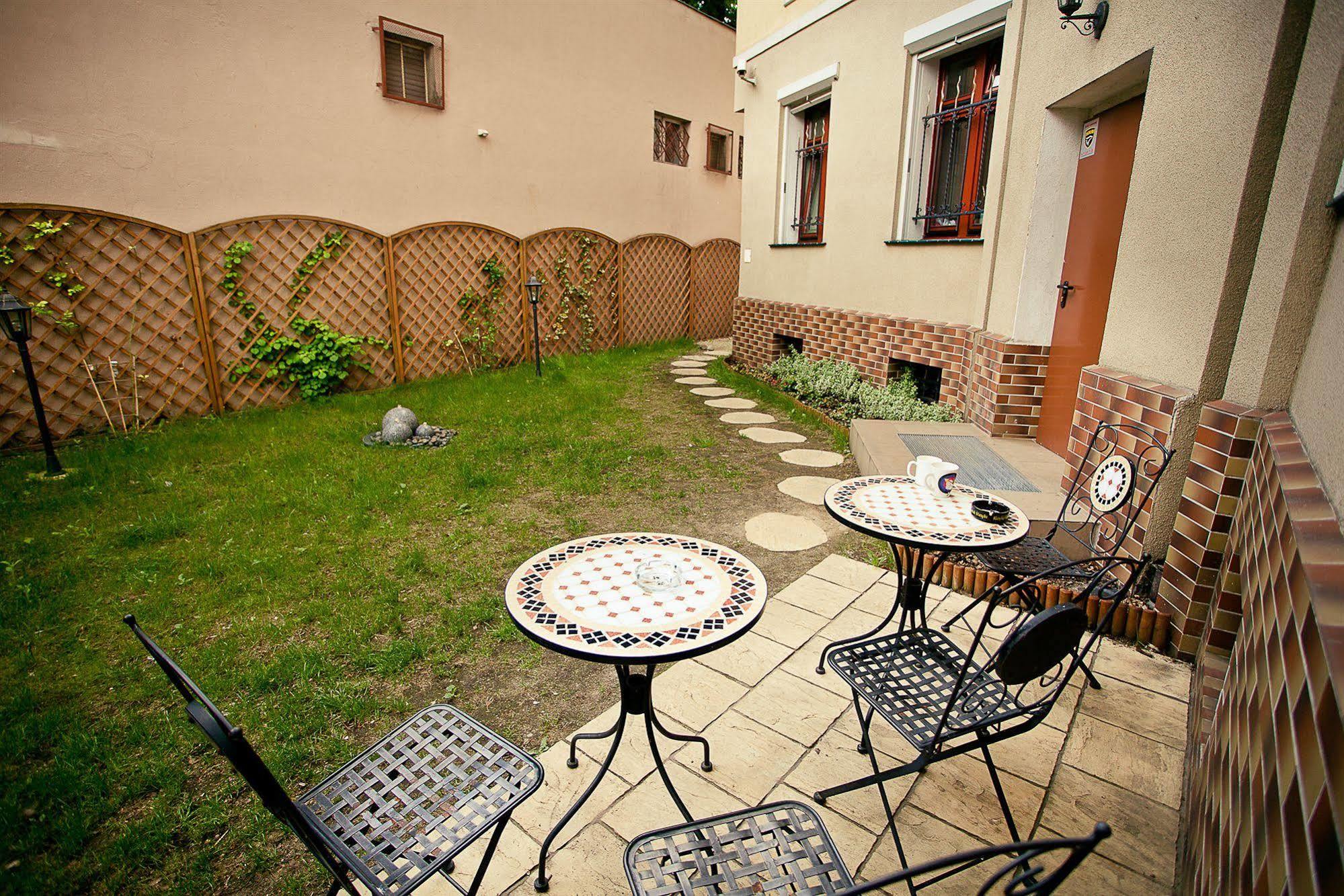 Great Polonia Dwarf Wroclaw Bed and Breakfast Buitenkant foto